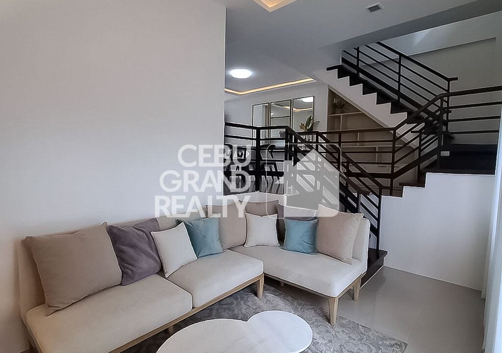 RHPN13 Elegant Family House with Balcony in Pristina North - Cebu Grand Realty 5