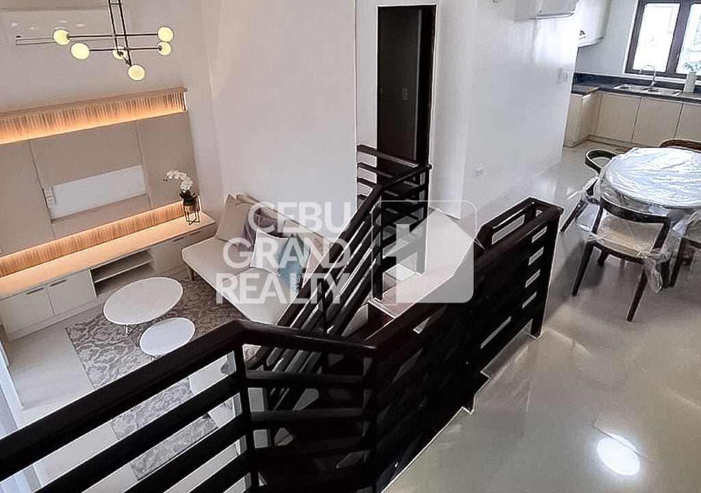 RHPN13 Elegant Family House with Balcony in Pristina North - Cebu Grand Realty 6