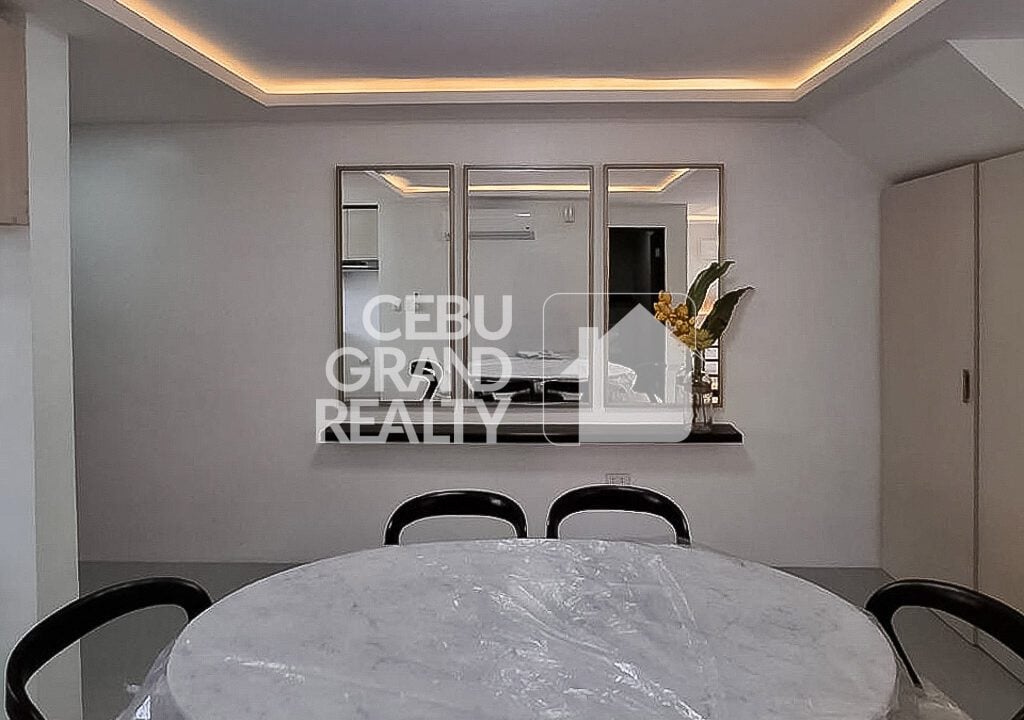 RHPN13 Elegant Family House with Balcony in Pristina North - Cebu Grand Realty 7