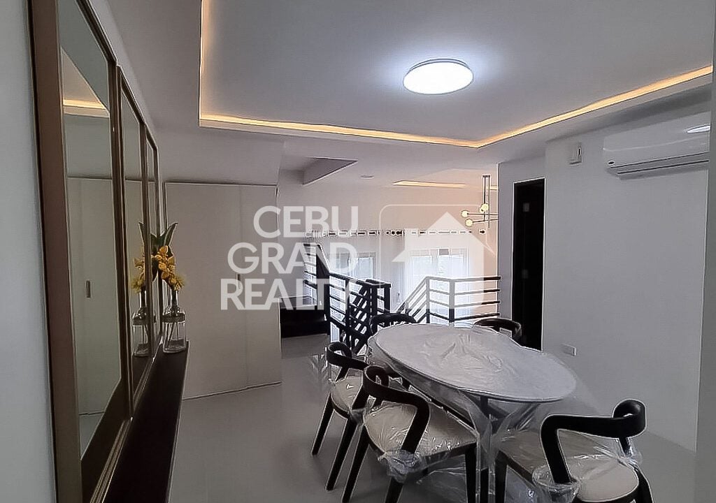 RHPN13 Elegant Family House with Balcony in Pristina North - Cebu Grand Realty 8