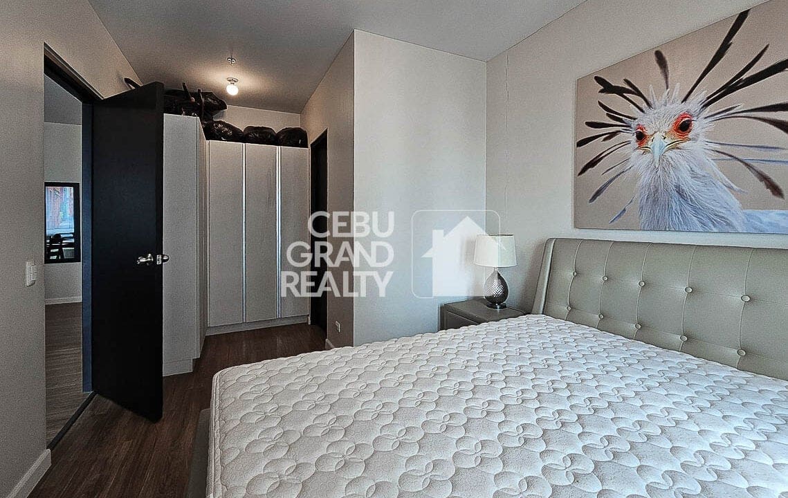RCS64 Stylish and Fully Furnished 1 Bedroom Condo in Solinea - Cebu Grand Realty 9