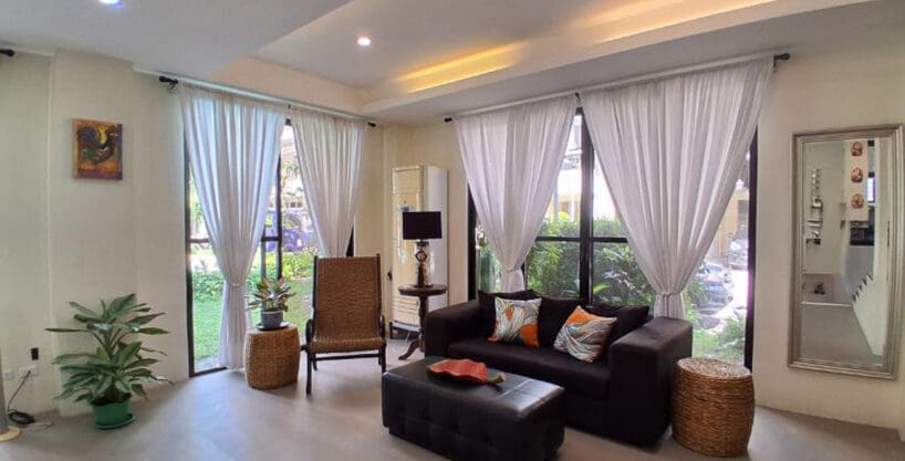 Elegant and Contemporary Residence with Balcony at Summerfields