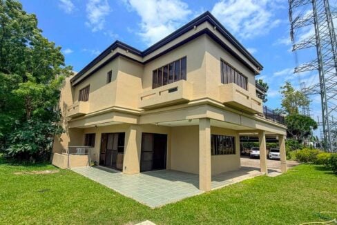 Garden side of the North Town Residences house with a covered tiled patio and lawn