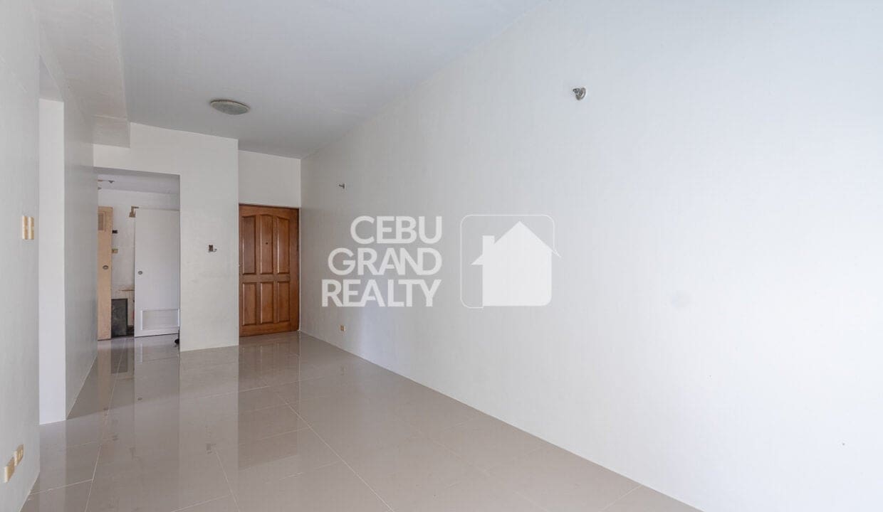 SRBEAT6 Bright and Inviting Condo in East Aurora Tower - Cebu Grand Realty 2