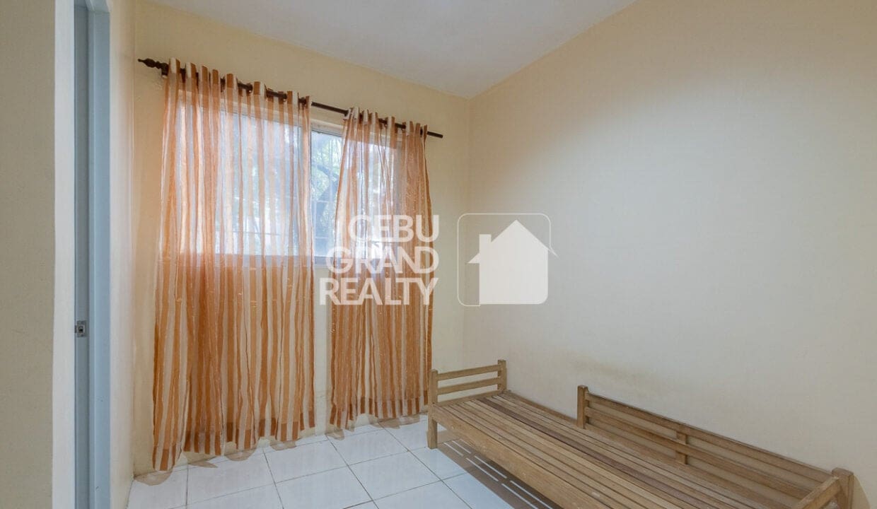 RHPT13- Elegant Home with High Ceilings and Balcony Cebu Grand Realty (13)