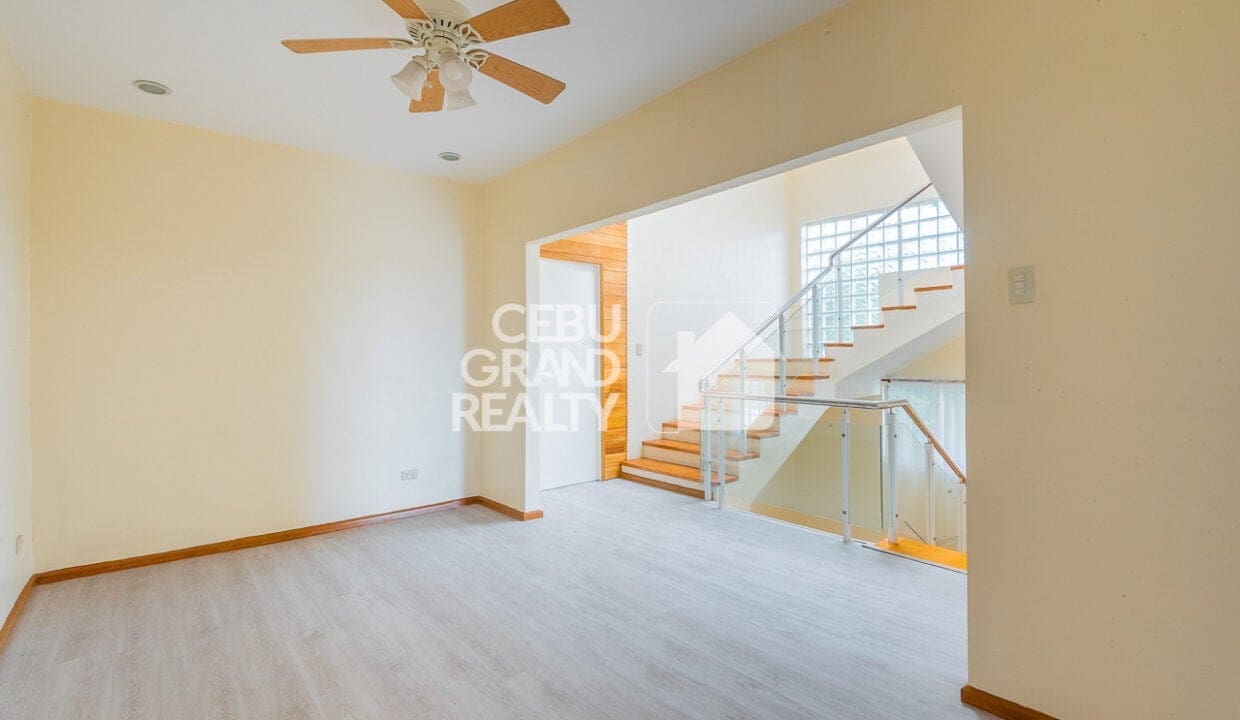 RHPT13- Elegant Home with High Ceilings and Balcony Cebu Grand Realty (16)