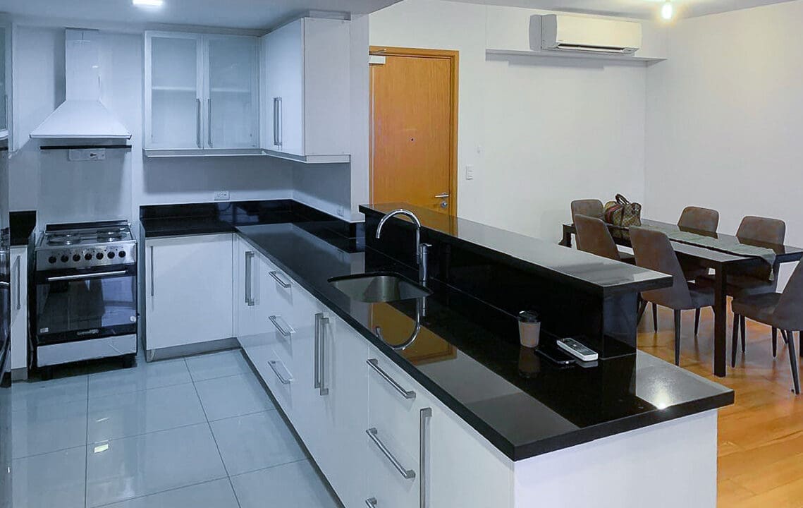 SRBPP32 - Bright and Airy Home for Sale with Balcony and Scenic Views - Cebu Grand Realty (7)