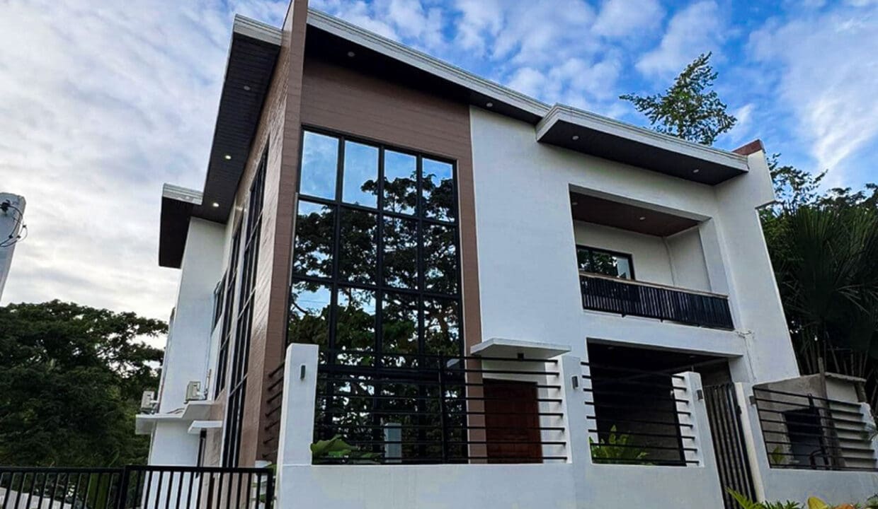 SRDGWE1 - Sophisticated Home with High Ceilings and Natural Light - Cebu Grand Realty (22)