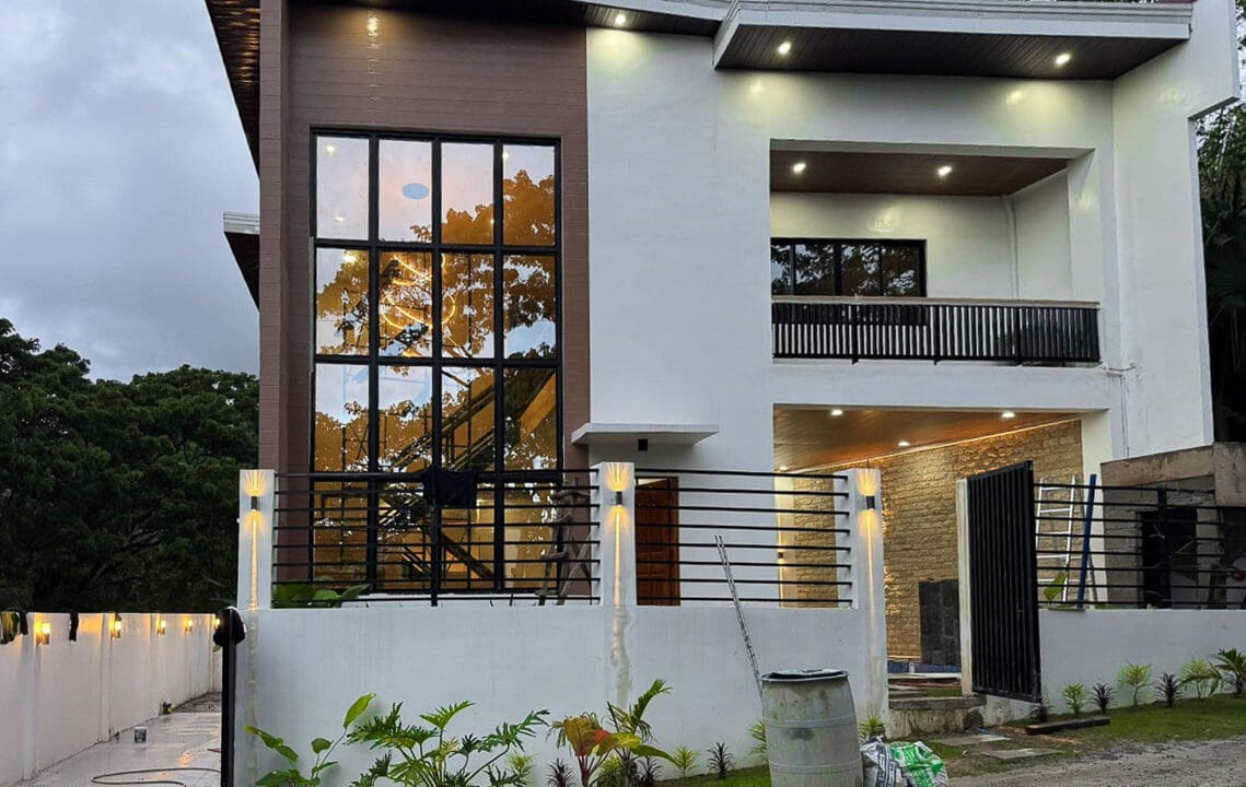 SRDGWE1 - Sophisticated Home with High Ceilings and Natural Light - Cebu Grand Realty (23)