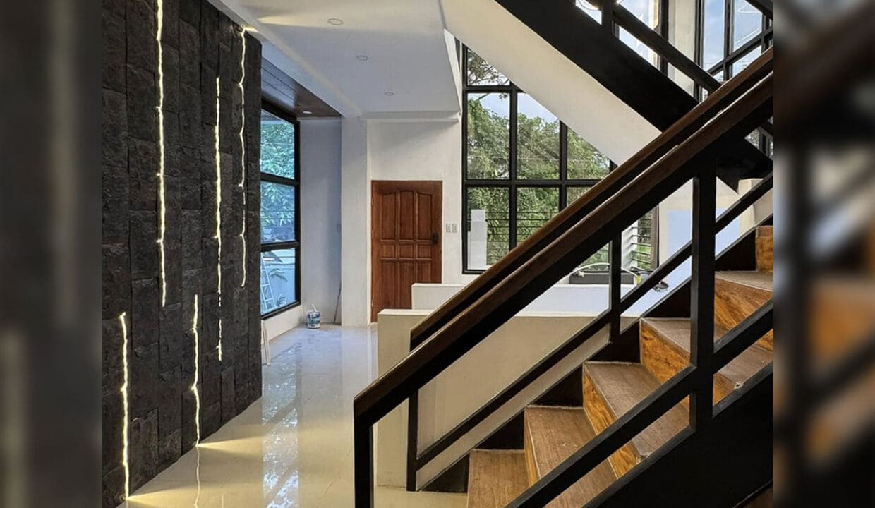 SRDGWE1 - Sophisticated Home with High Ceilings and Natural Light - Cebu Grand Realty (4A)