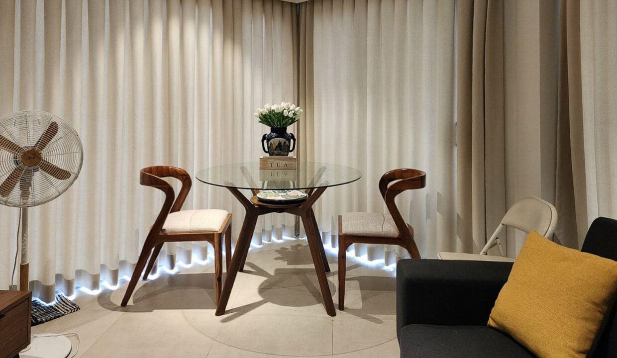 SRBTSS8 - Designer Condo with Balcony Overlooking Nature & Sea in Cebu - Cebu Grand Realty (0)
