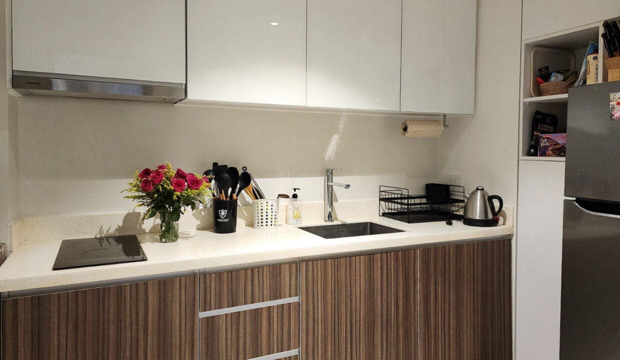 SRBTSS8 - Designer Condo with Balcony Overlooking Nature & Sea in Cebu - Cebu Grand Realty (1)