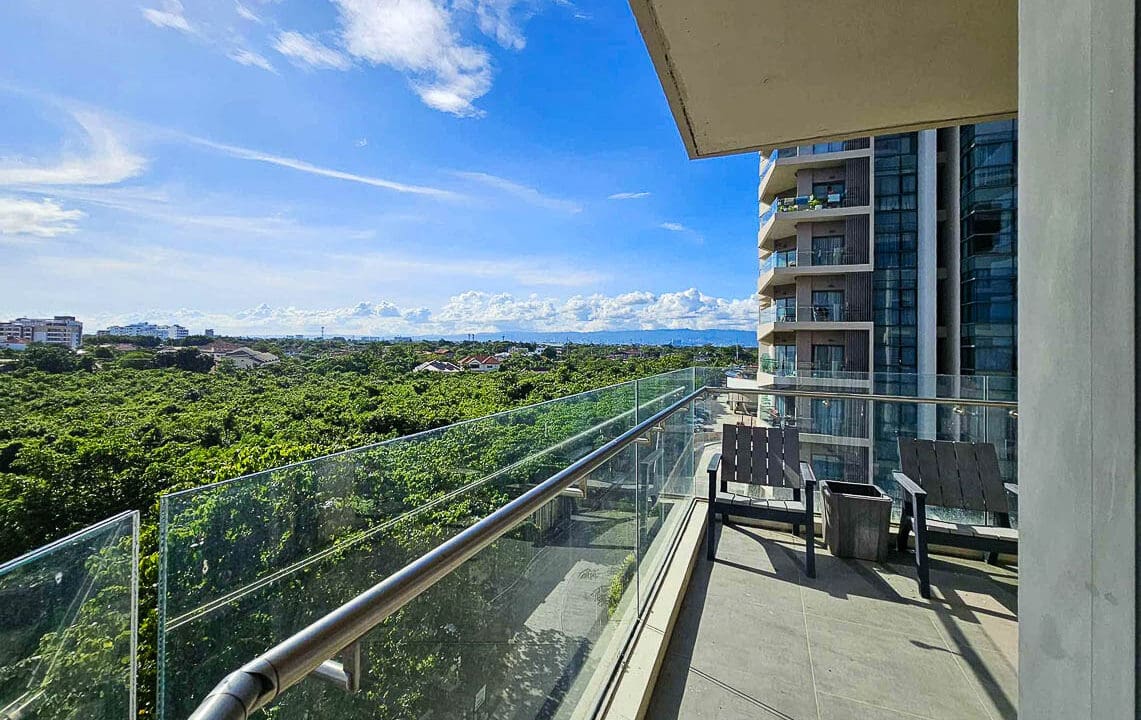 SRBTSS8 - Designer Condo with Balcony Overlooking Nature & Sea in Cebu - Cebu Grand Realty (8)