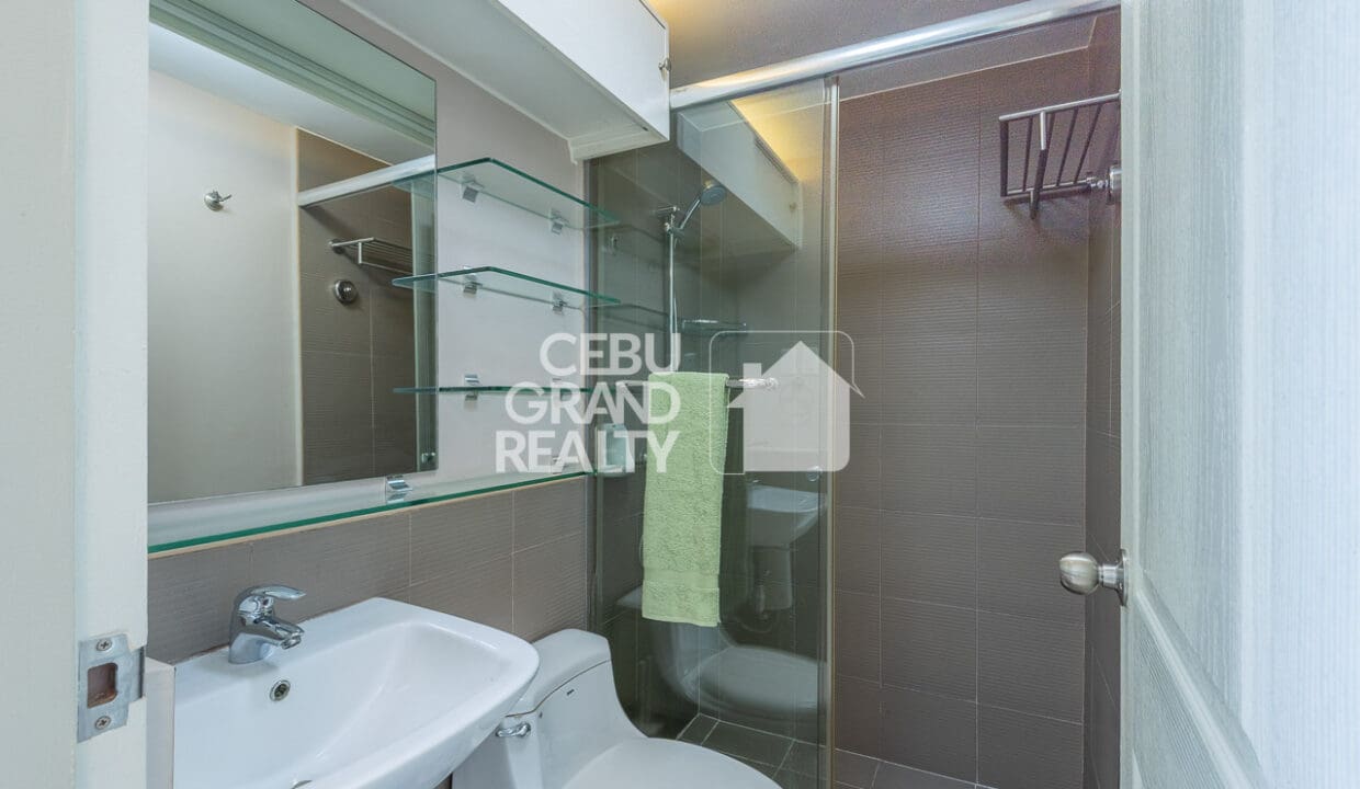 RCGR6 - Cozy Chic Sanctuary with Sleek Comforts - Cebu Grand Realty (11)