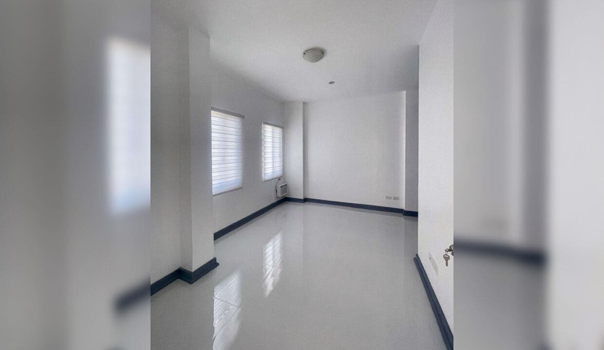 SRBMG3 - Chic Minimalist Home with Polished Interior - Cebu Grand Realty - (7)