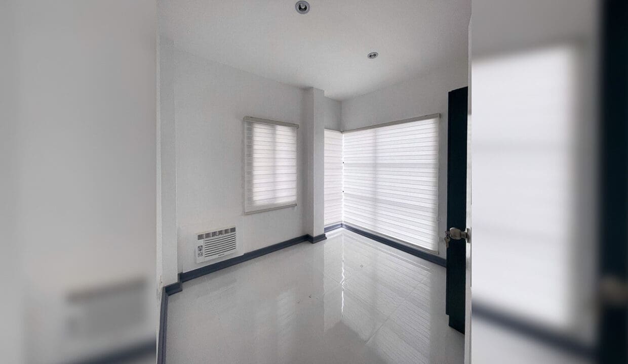 SRBMG3 - Chic Minimalist Home with Polished Interior - Cebu Grand Realty - (9)