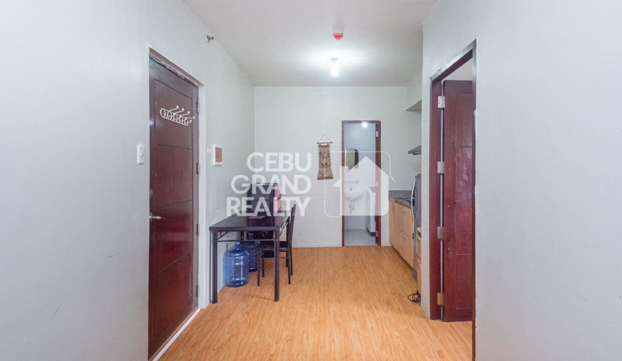 RCMGR1 - Bright And Breezy High Floor Living Awaits in a Cozy Condo - Cebu Grand Realty (3)