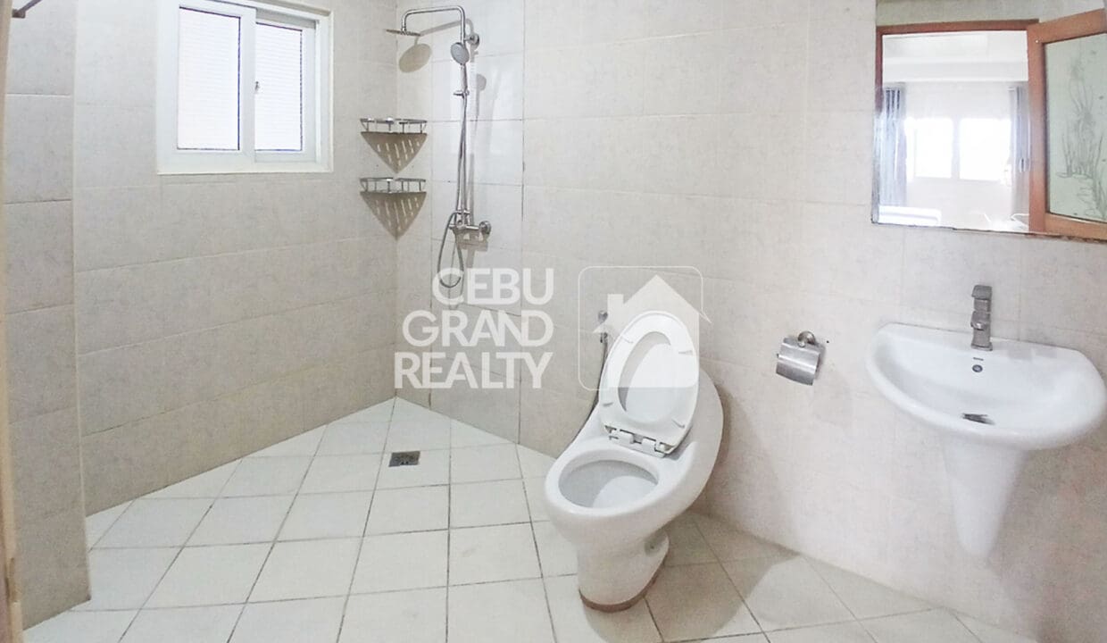 RCTR9- Bright and Peaceful Condo Will Make You Feel Right at Home - Cebu Grand Realty (11)