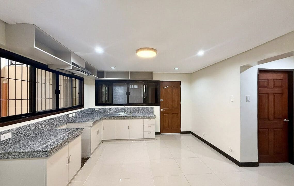 RHMV6 - Cozy Corner Bungalow with Natural Light and Great Layout- Cebu Grand Realty (15)