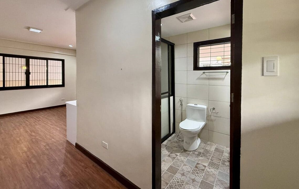 RHMV6 - Cozy Corner Bungalow with Natural Light and Great Layout- Cebu Grand Realty (19)