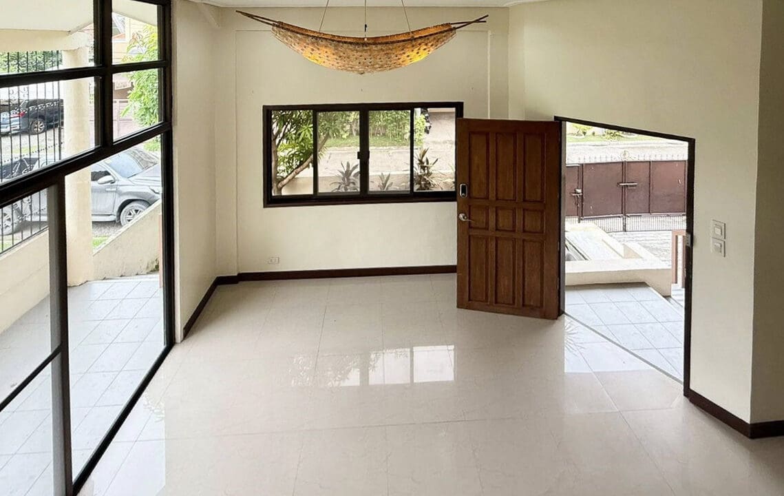 RHMV6 - Cozy Corner Bungalow with Natural Light and Great Layout- Cebu Grand Realty (4)