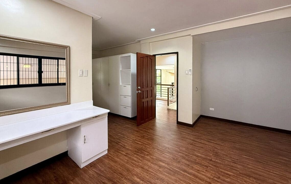 RHMV6 - Cozy Corner Bungalow with Natural Light and Great Layout- Cebu Grand Realty (6)
