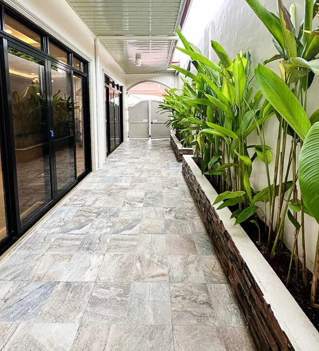 SRBML105 -Timeless Charm Meets Modern Comfort in an Elegant Bungalow - Cebu Grand Realty (52)