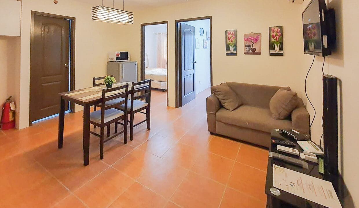 SRBOO5 - Scenic Greenside Haven Condo with Balcony and Golf View - Cebu Grand Realty (0)