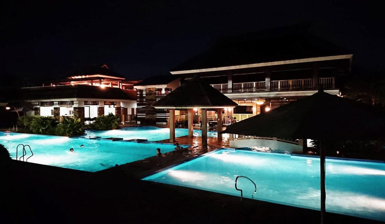 SRBOO5 - Scenic Greenside Haven Condo with Balcony and Golf View - Cebu Grand Realty (10)