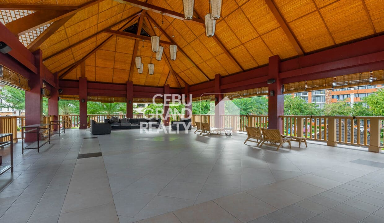 SRBOO5 - Scenic Greenside Haven Condo with Balcony and Golf View - Cebu Grand Realty (15)