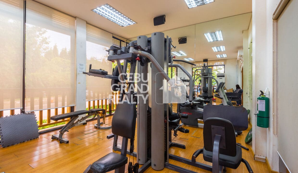 SRBOO5 - Scenic Greenside Haven Condo with Balcony and Golf View - Cebu Grand Realty (18)