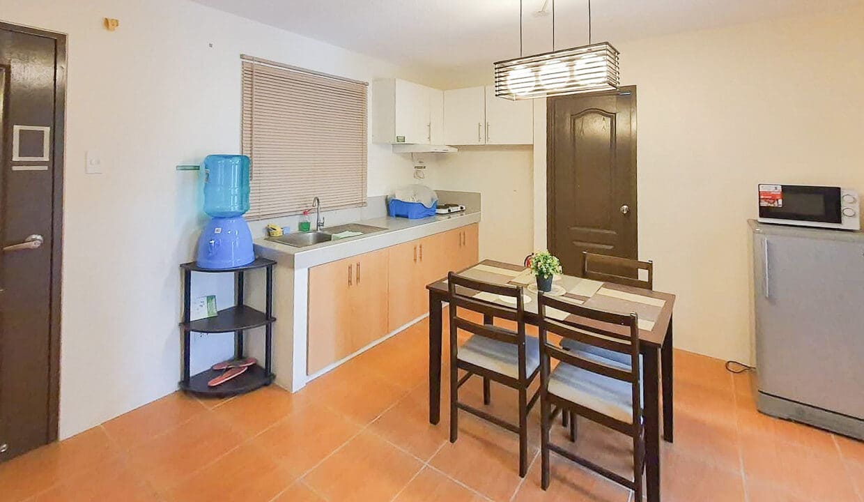 SRBOO5 - Scenic Greenside Haven Condo with Balcony and Golf View - Cebu Grand Realty (6)
