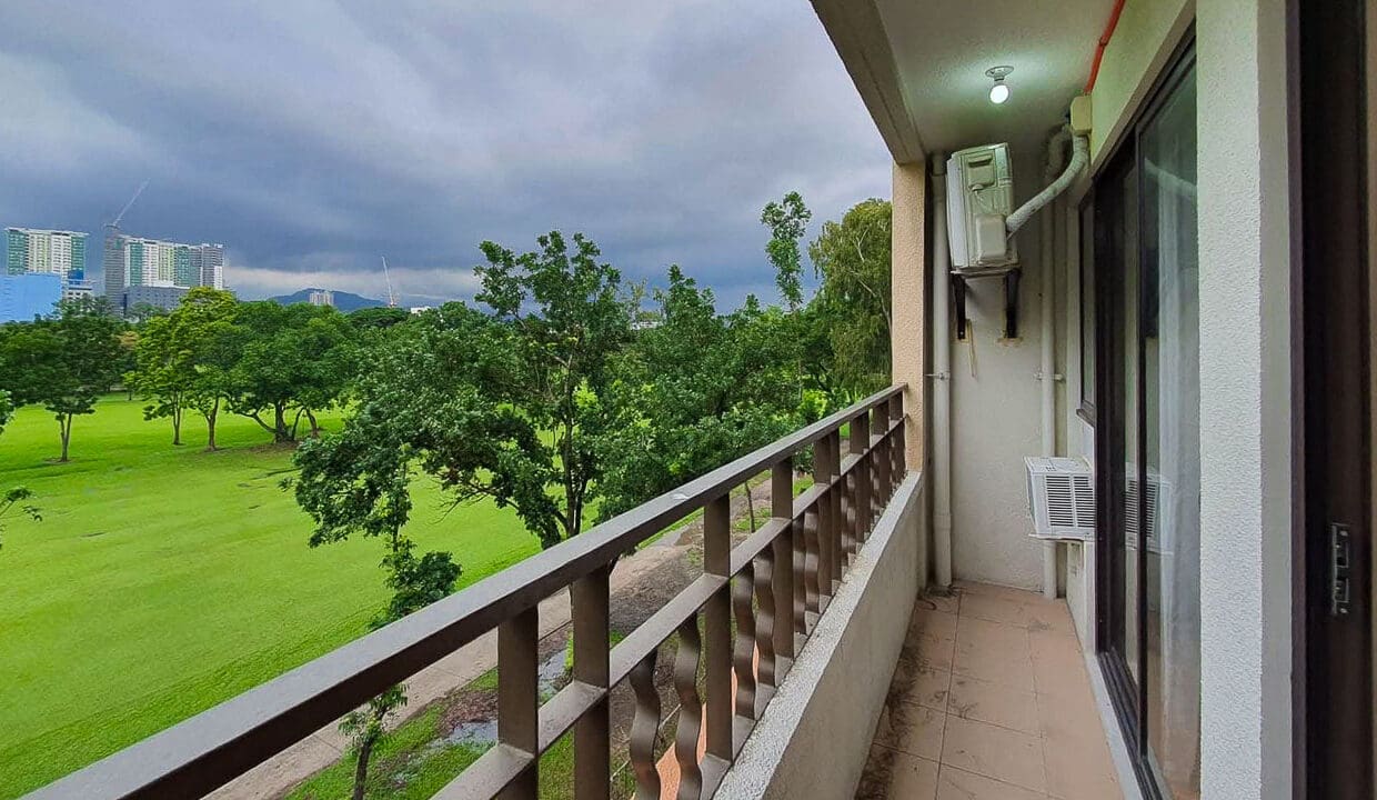 SRBOO5 - Scenic Greenside Haven Condo with Balcony and Golf View - Cebu Grand Realty (9A)