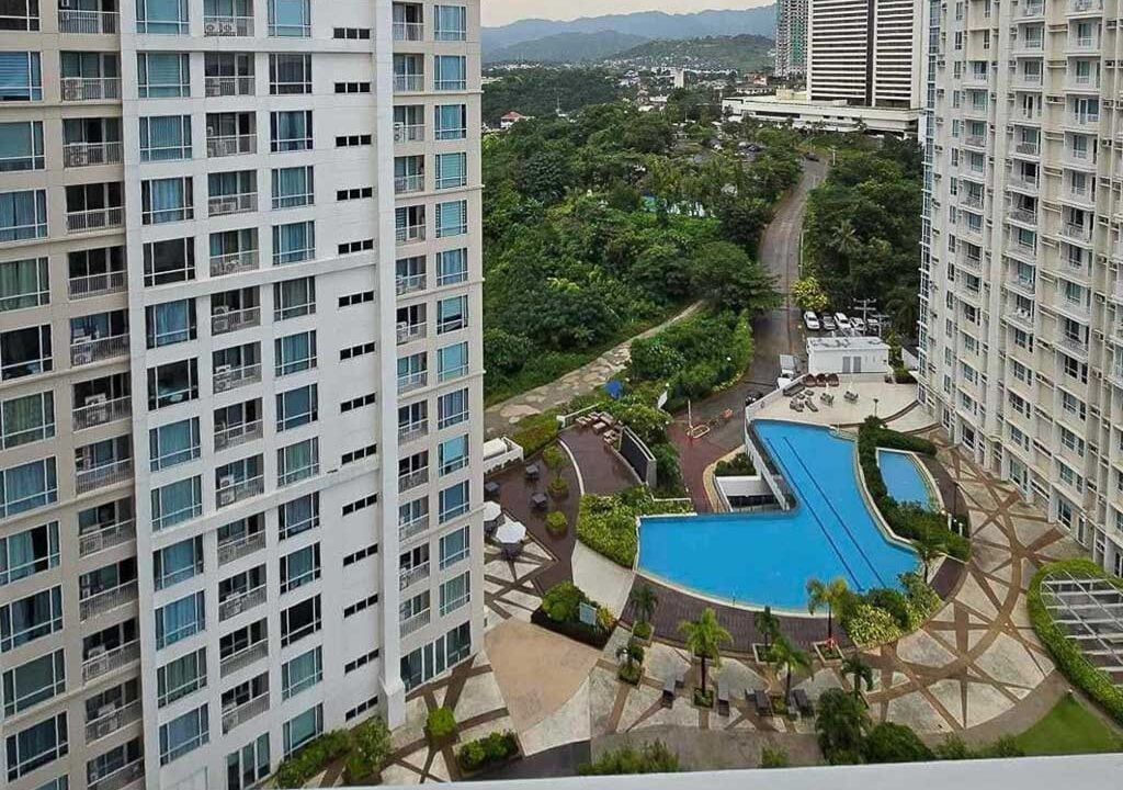 SRBMP20 - Bright Simple Serene Space with Balcony View and Chic Charm - Cebu Grand Reaslty (12)