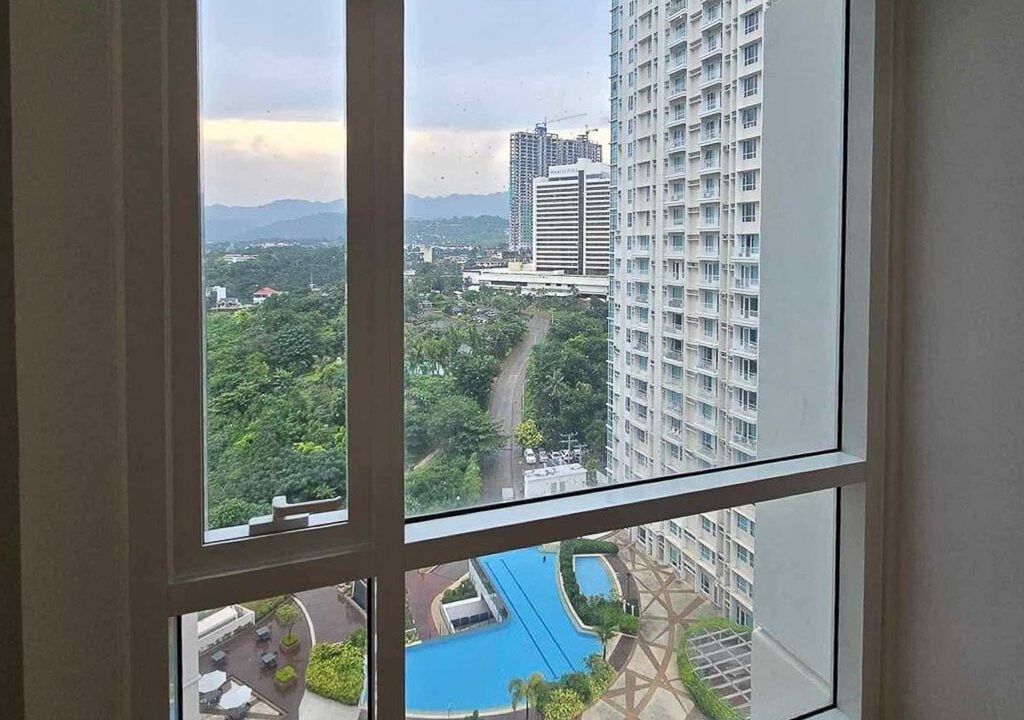 SRBMP20 - Bright Simple Serene Space with Balcony View and Chic Charm - Cebu Grand Reaslty (9)