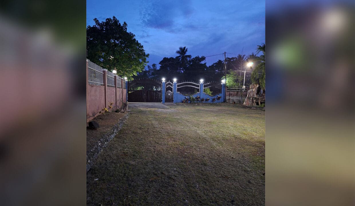 SRBTC1 - Serene Charm Elegant Blue Bungalow on a Spacious Lot - Cebu Grand Realty (16)