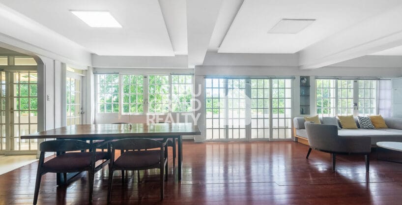 Expansive Penthouse Oasis with Unrivaled Golf Course Views