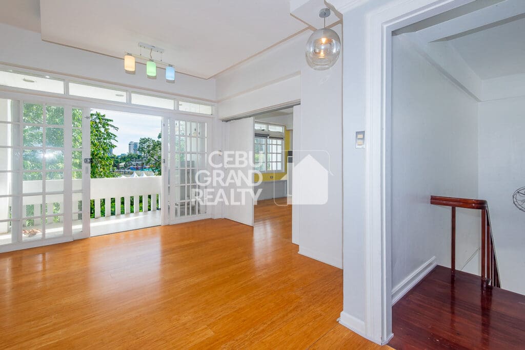 Curated visual reference: Visual Reference: Penthouse For Rent In Banilad With Golf Views