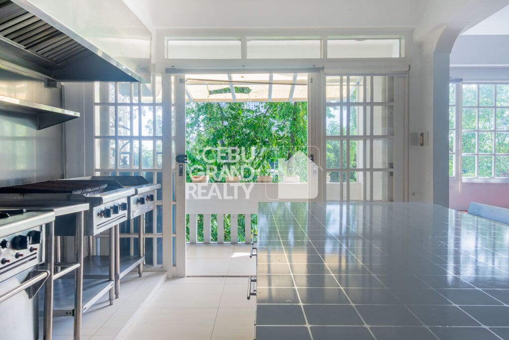 Penthouse for Rent in Banilad with Golf Views | Cebu Grand Realty