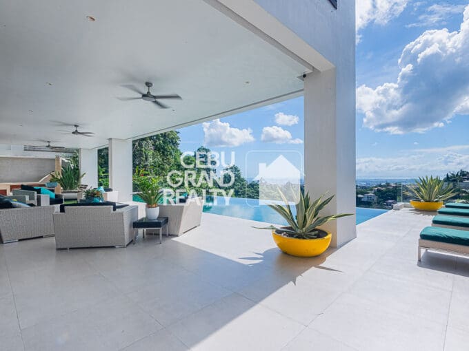 Luxury and Modern Tropical Villa with Infinity Pool in Busay Cebu