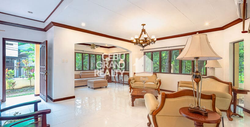 Spacious Residence for Sale with Nature Views in Maria Luisa Park