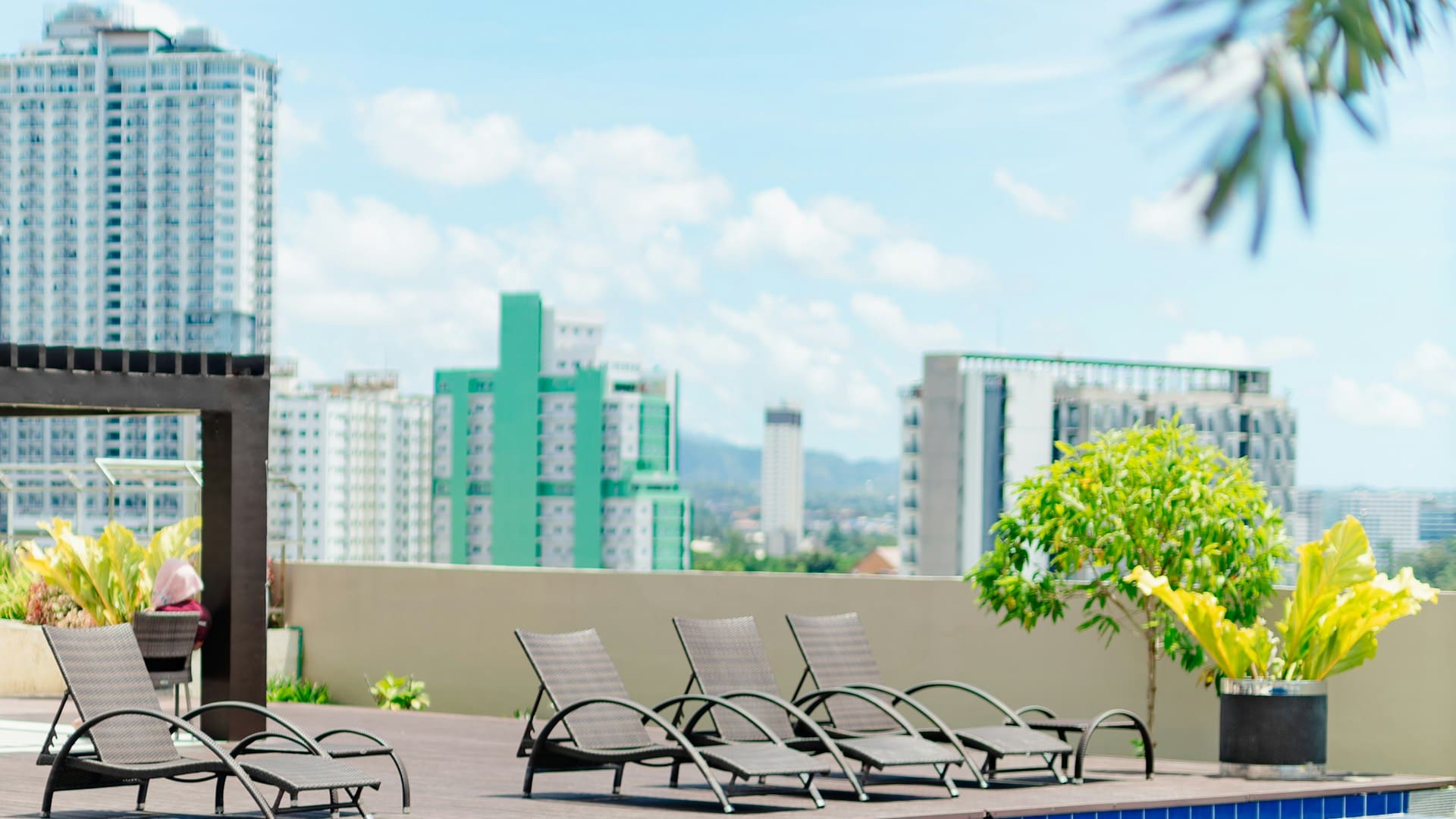 Cebu condo rooftop pool