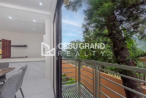 Small balcony off the dining area overlooking the trees and hills