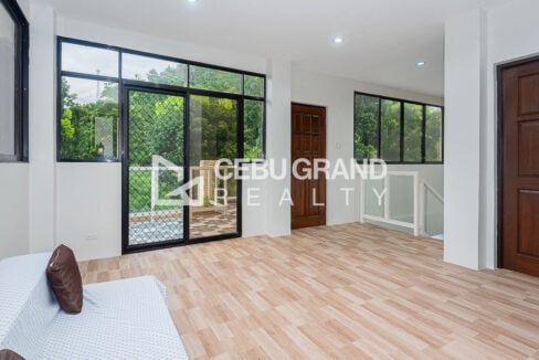 Top-floor room with sliding doors out to the roof terrace