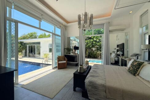 Vistamar house for sale — master bath with freestanding tub and rain shower