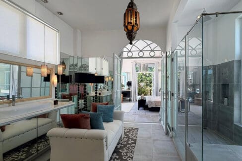 Vistamar house for sale — additional lounge with art wall