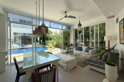 Vistamar house for sale — blue-walled Moroccan lounge