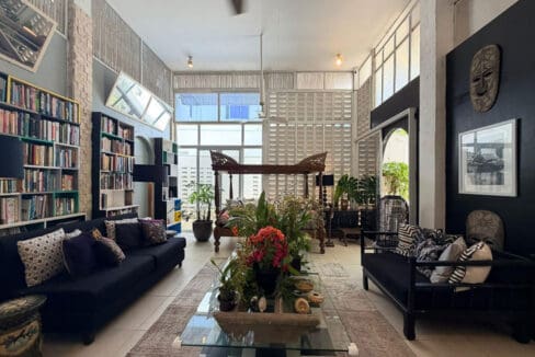Vistamar house for sale — chefs kitchen with center island