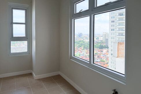 Second bedroom with laminate flooring and city and sea views at the 2 bedroom condo for sale at Sedona Parc