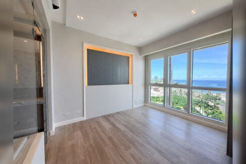 Bedroom with corner windows overlooking the sea